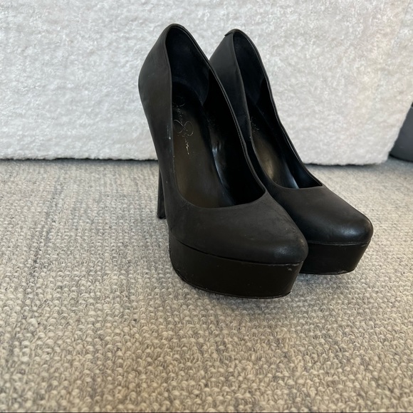 Ashley Simpson black high heel pumps - size 8.5 - Picture 6 of 10